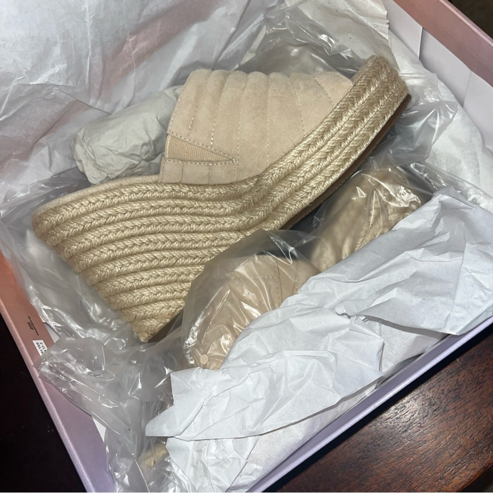 Lisa Vicky nude wedge